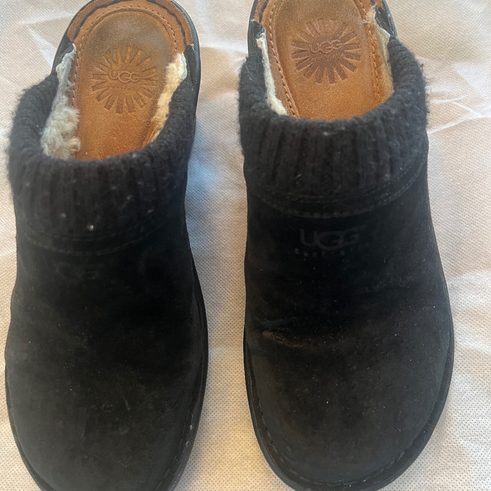 UGG Ladies Clogs shearling lined mules size 7